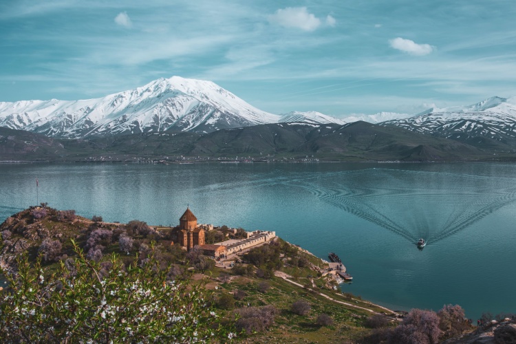 VAN / AKDAMAR